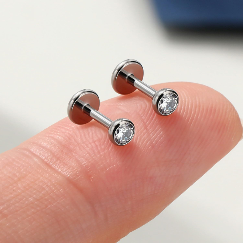 3mm-5a-cz-bezel-set-nose-stud-detail Close-up of 3mm 5A clear CZ bezel set on titanium flat back labret